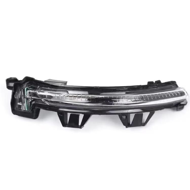 Side bumper brackets 31383284 and 31383285 fit S90 models from 2017 to 2020.