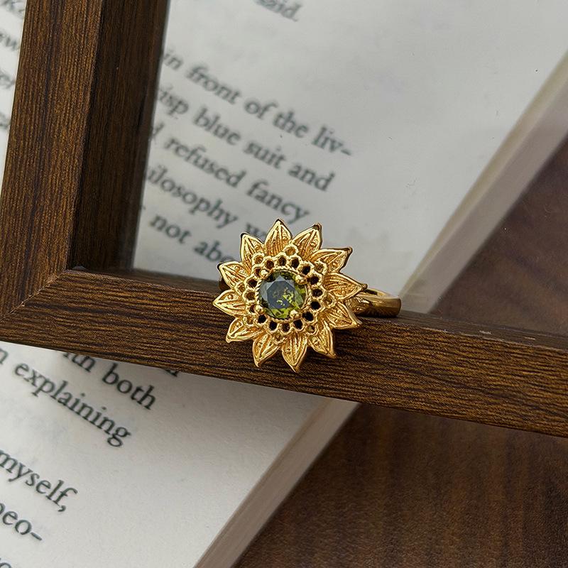 Medieval Vintage Light Luxury Retro Sunflower Wings Full Of Diamonds Zir*****Pen Ring Niche Design Ring Woman
