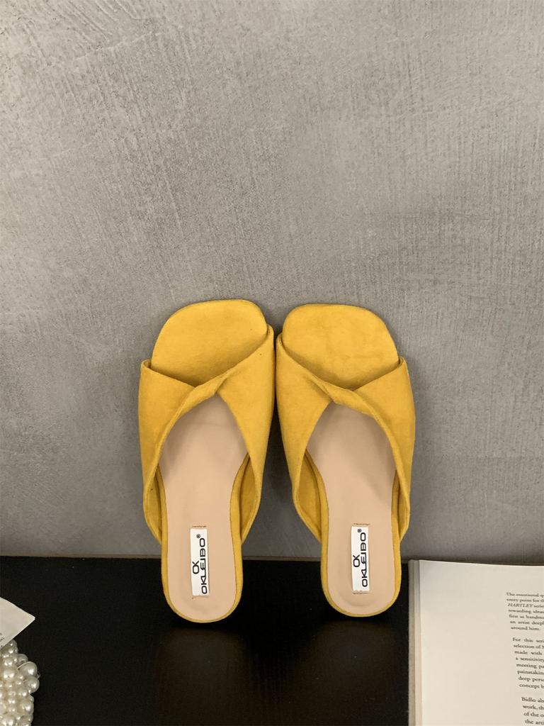 Spring and summer 2025 new retro low-heeled cool slippers women's open-toed soft-soled French one-word fashion shoes