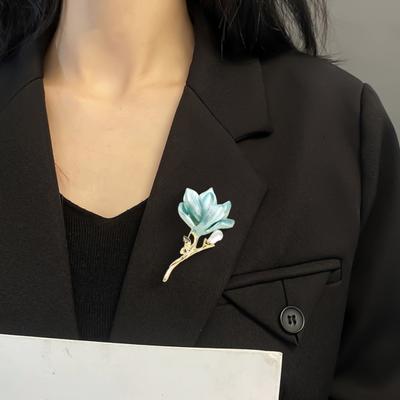 Magnolienbrosche, Anstecknadel aus Zinklegierung mit Öltropfverfahren, dekorative Anstecknadel, T-Shirts, Kleider, Mäntel, Abzeichen, Schmuckzubehör