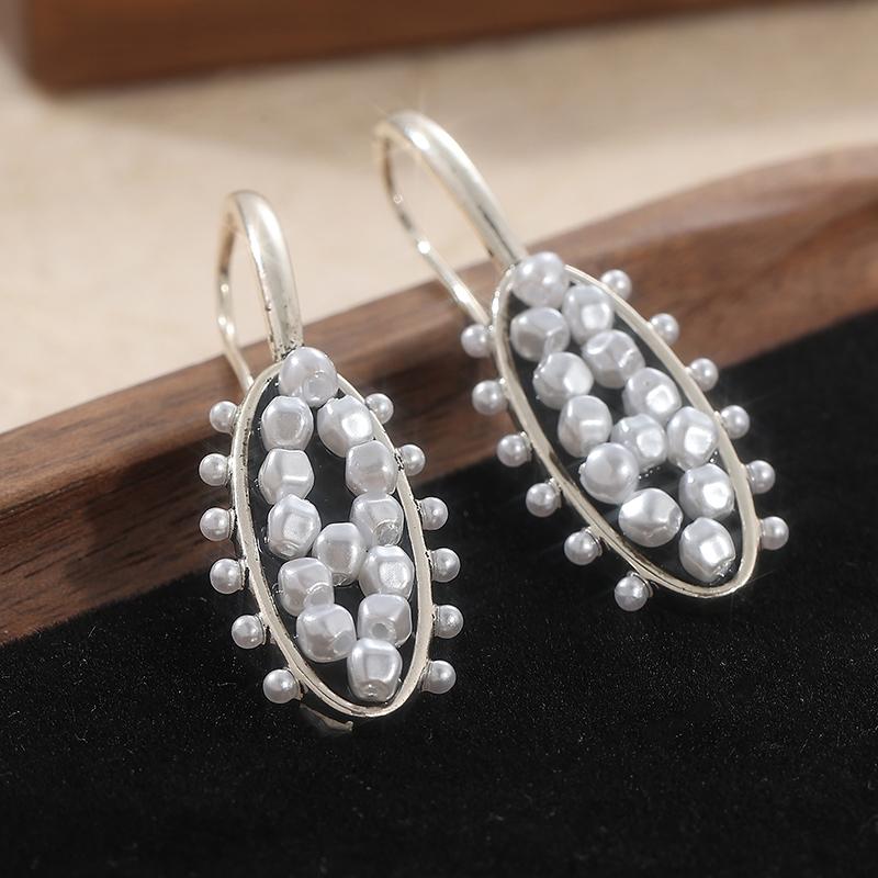 Vintage Inlaid Imitation Pearl Silvery Plated Dangle Earrings for Women Exquisite Banquet Wedding Pendant Jewelry Crafts