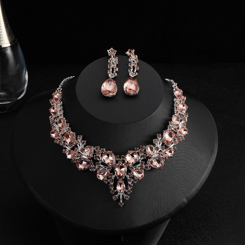 Retro Design European and American Crystal Gemstone Necklace Earrings Set Exquisite Design Fashion Temperament Bridal Jewelry 2026