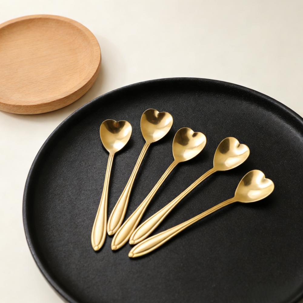Stainless Steel Heart Spoon 8pcs Creative Golden Design Coffee Teaspoon New Long Handle Dessert Stirring Spoon Wedding Favor Set