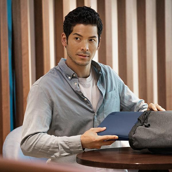 Uniq Torba Cyprus Laptop Sleeve 14      Niebieski/Steel Blue Water-Resistant Neoprene