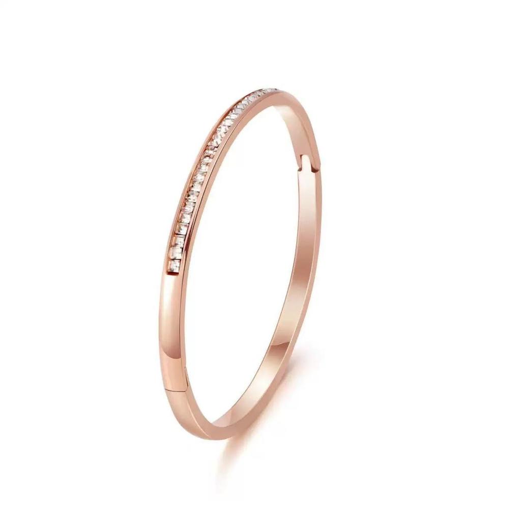 Diamond-Studded Titanium Steel Women's Bracelet: Versatile, Colorfast, High-End Feel, Premium Niche Jewelry.