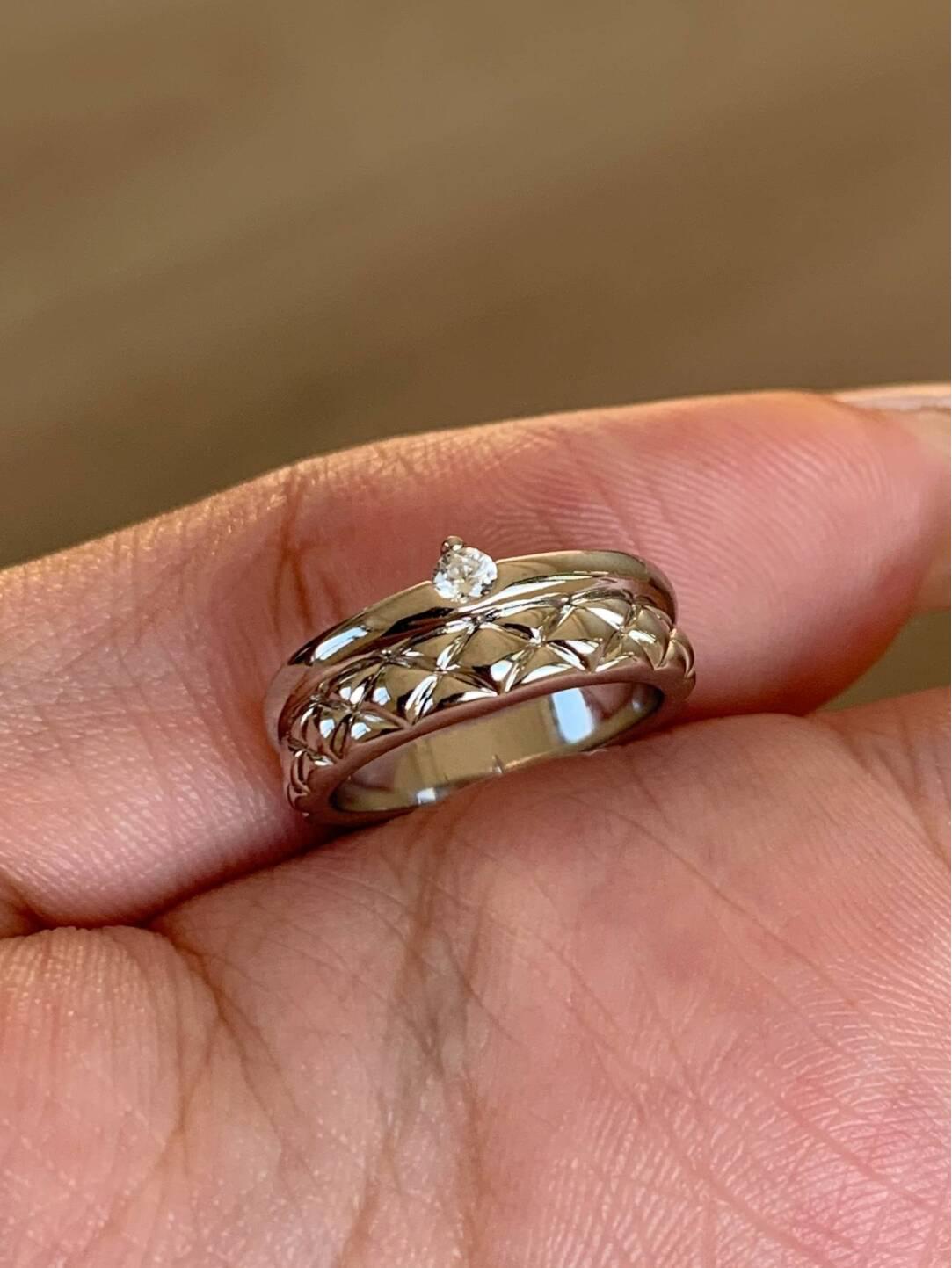 Xiaohongshu Bestseller: Diamond Pattern Pinky Ring - Elegant, Versatile, Unique Niche Design. Adjustable Open Size