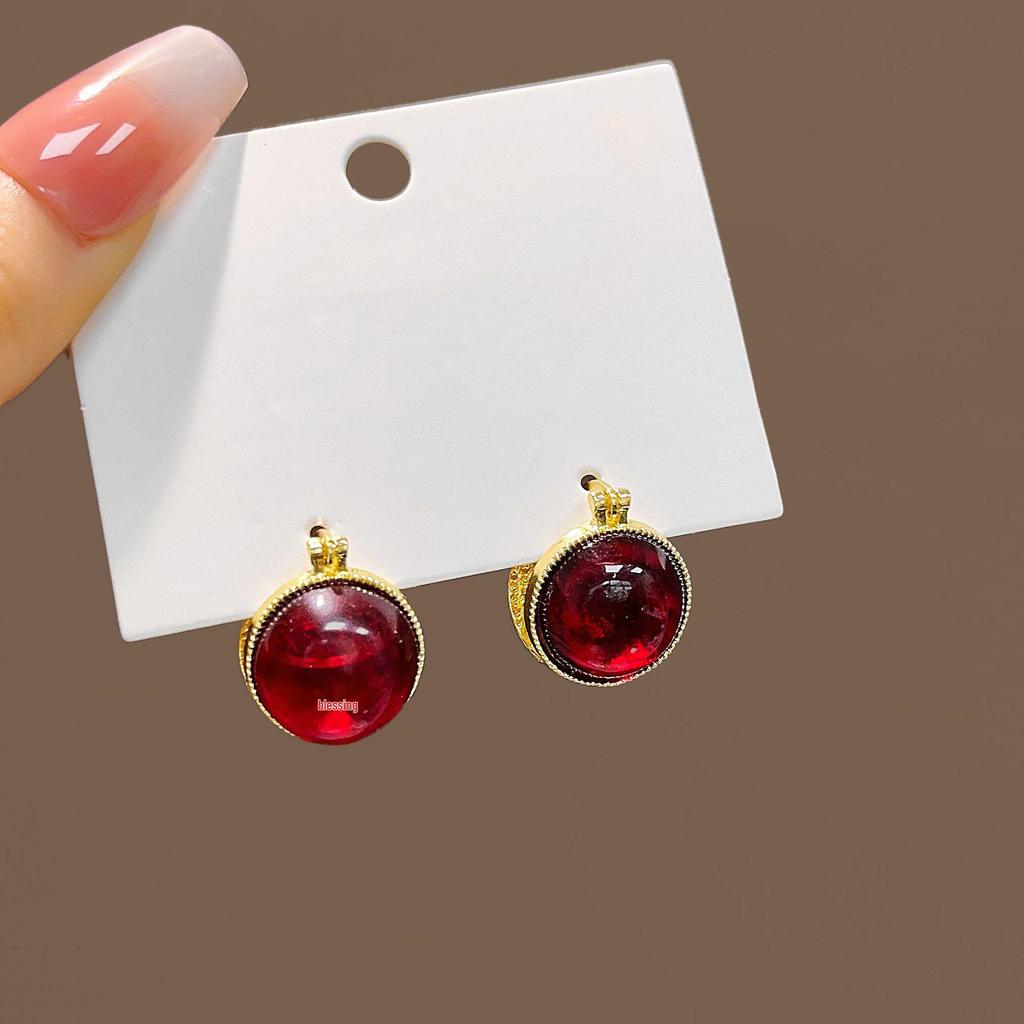 Silver Needle Red Heart Pearl Drip Stud Earrings: French Retro Vintage Ear Cuffs for Autumn and Winter.