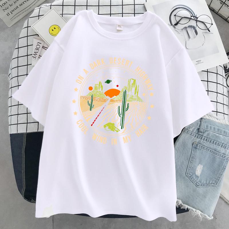 På en mörk ökenmotorväg sval vind i mitt hår dam t-shirt bomull t-shirts vardaglig mjuk t-shirt kläder sommar gata kort ärm