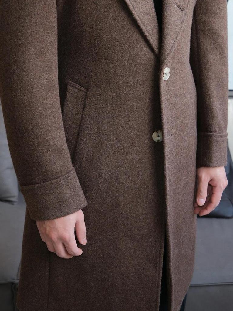 Ruishen Men's Chesterfield Coat: Single-Breasted, Peak Lapel, Long, Retro Business Casual Outerwear for Autumn/Winter.