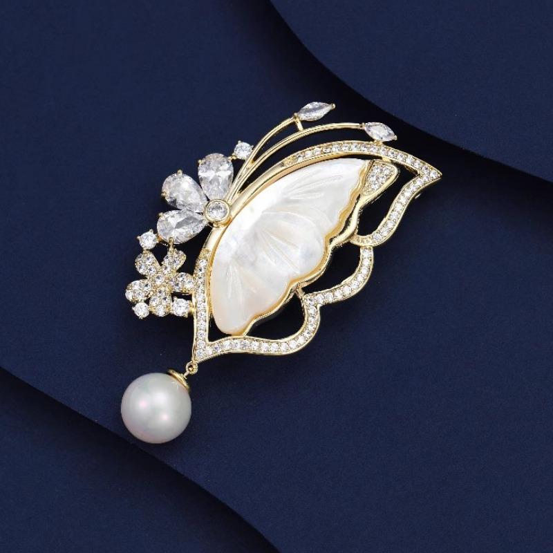 Exquisitely Carved Butterfly Brooch, High-end Feminine Charm, Imitation Pearl Brooch, Niche Design Sense Brooch