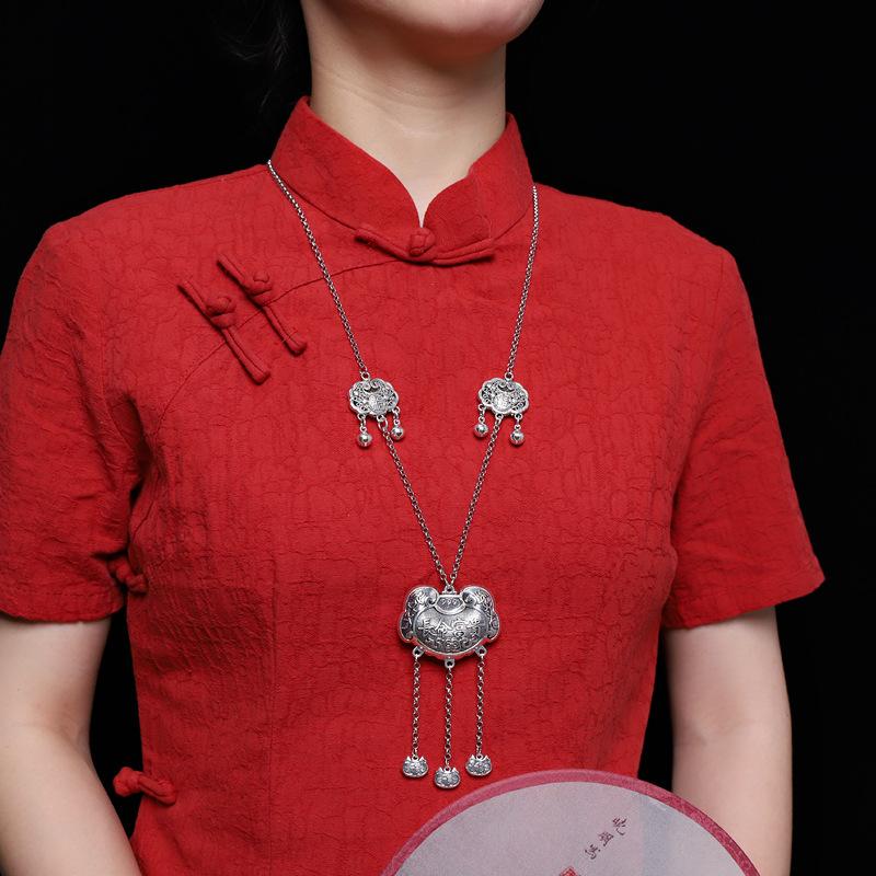 Women's Chinese-style long necklace with vintage fringed sweater chain accessory