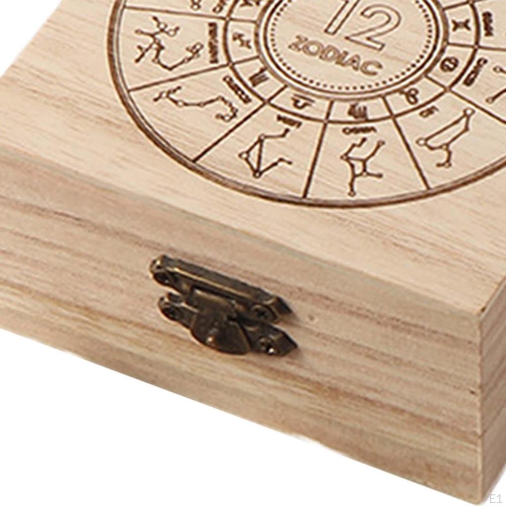 Conjunto de runas de madeira, ferramentas divinatórias, bruxas runas mais velhas para mesa de escritório doméstico