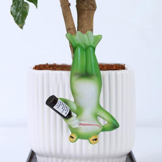 Socha Pijící žáby vzhůru nohama Invertovaná kreslená figurka žáby Pryskyřičná zvířecí socha Venkovní zahradní ozdoba na květináč