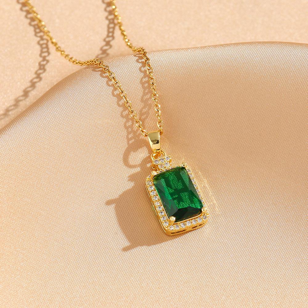 1pcs senior sense of green large glass diamond copper set zirconia pendant necklace ladies light luxury wind niche jewelry