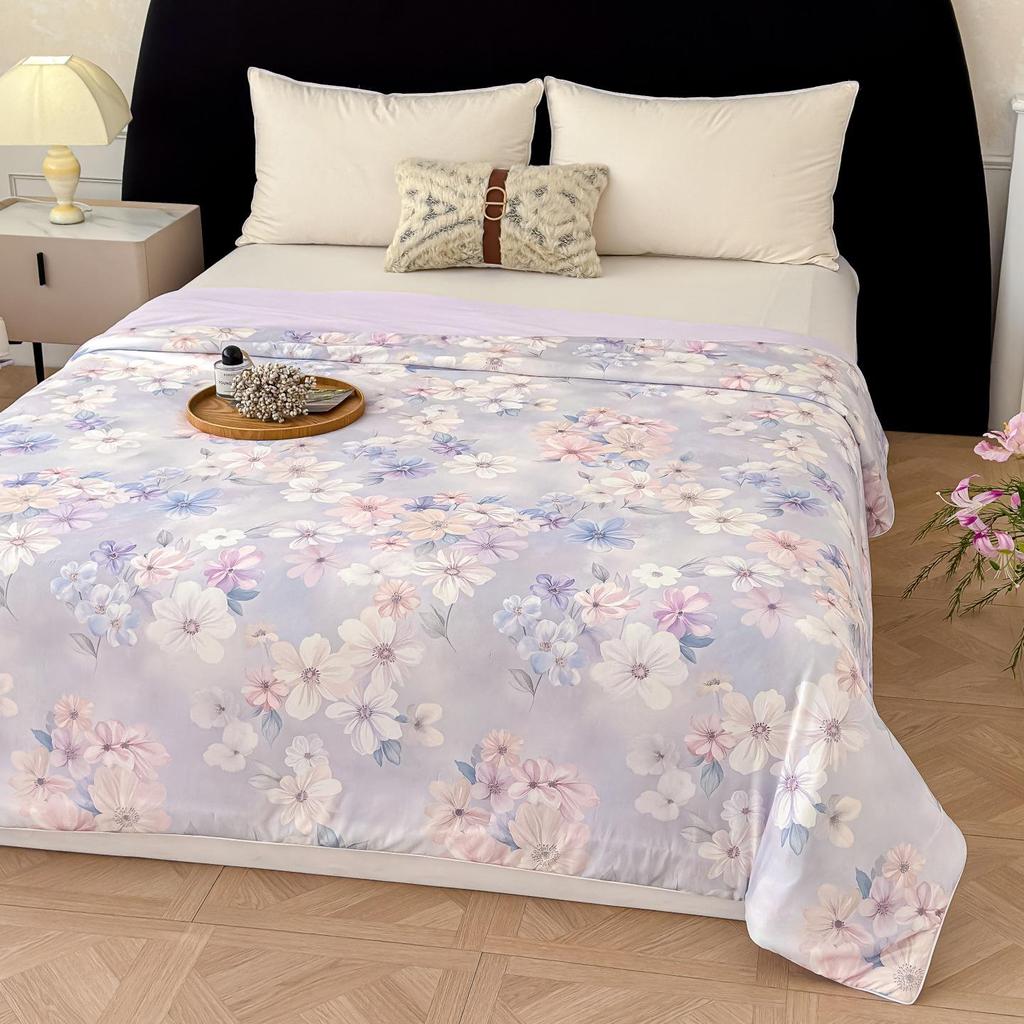 Cool Silk Summer Quilt: Lightweight, Breathable, Ideal for Home or Dorm Use