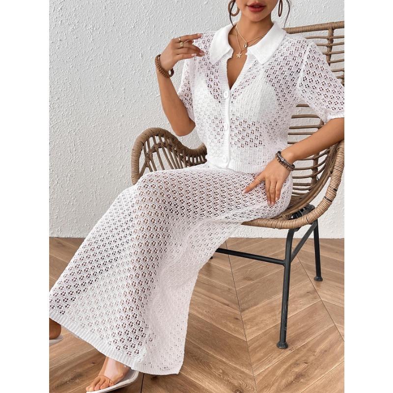 Dámský sexy dvoudílný oblek s výřezy, polokošilí, zapínáním na knoflíky, bundou a sukní