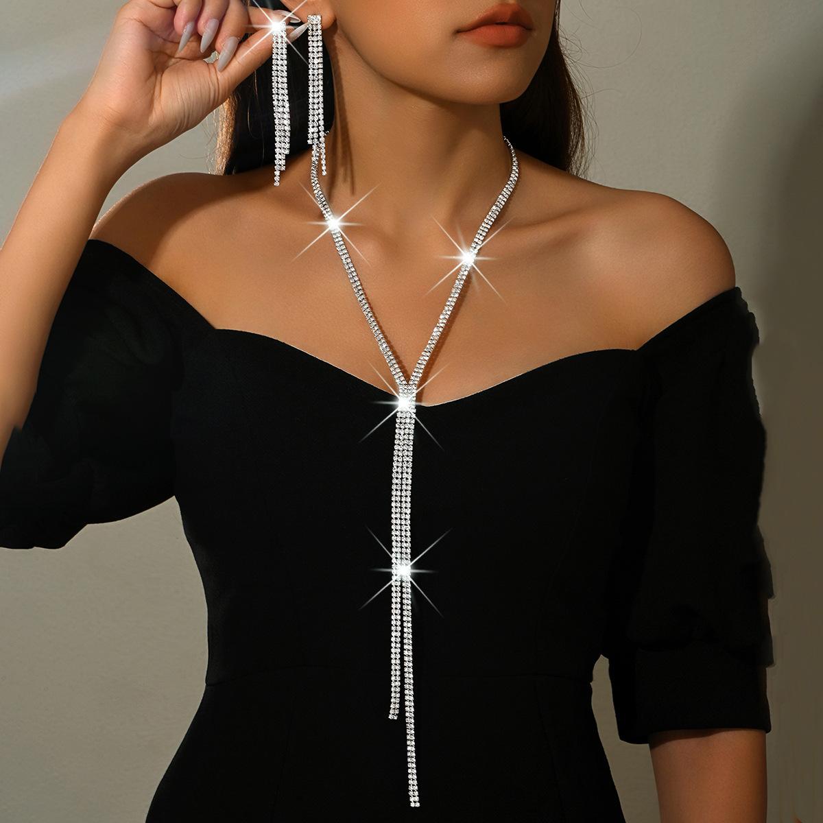 Electroplated Multi-Layer Rhinestone Claw Chain Fringed Necklace Earrings Set Women S Fashion Flash Long Sweater Chain серебряный