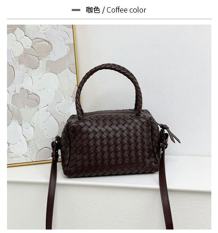 

Сумка женская новая высококачественная кожаная сумка-подушка женская диагональная сумка через плечо плетеная вручную 20*11*10cm темно-коричневого