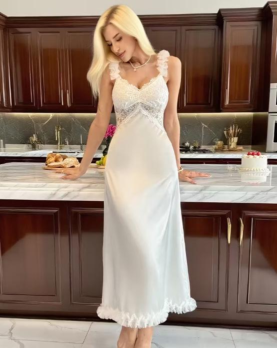 Элегантная кружевная ночная сорочка-камзол M белый