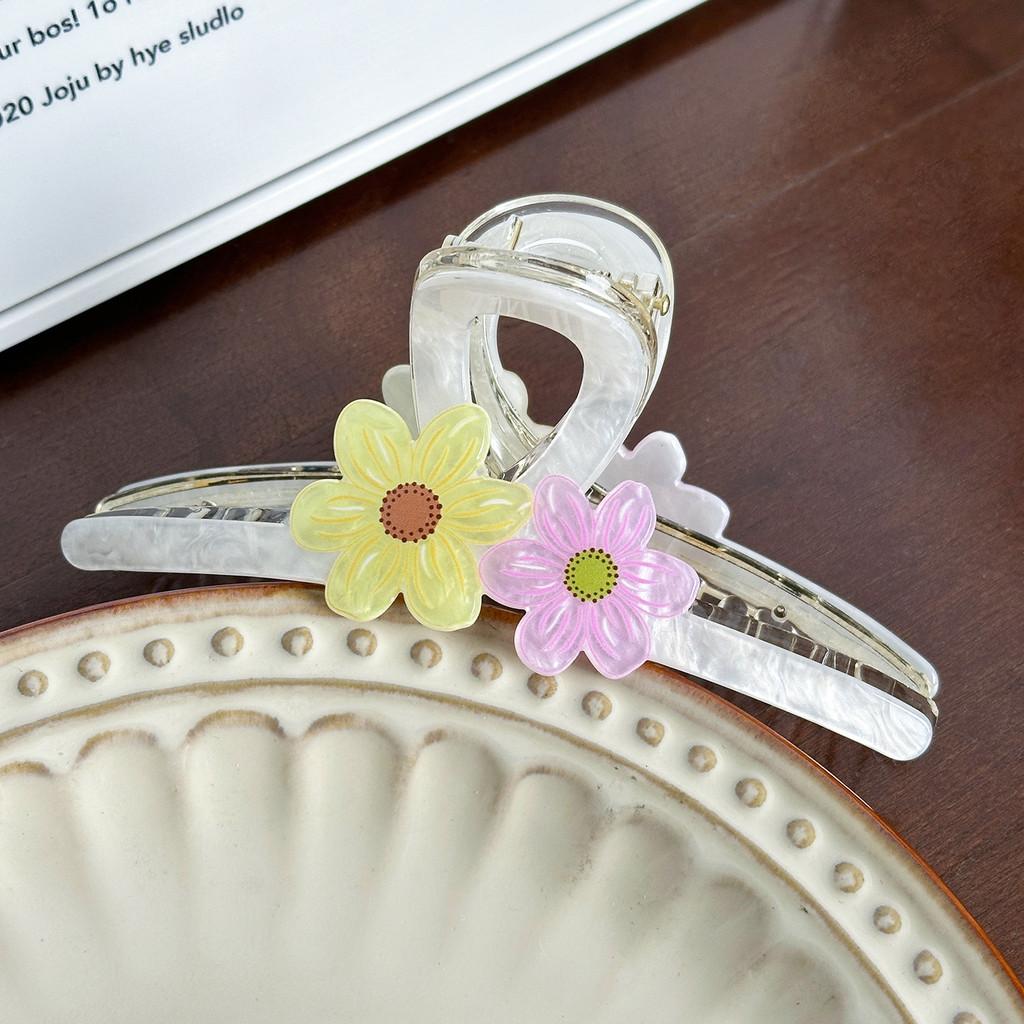 Color Charming Candy Flower Hair Clutch Clip Versatile Accessory For Use Everyday