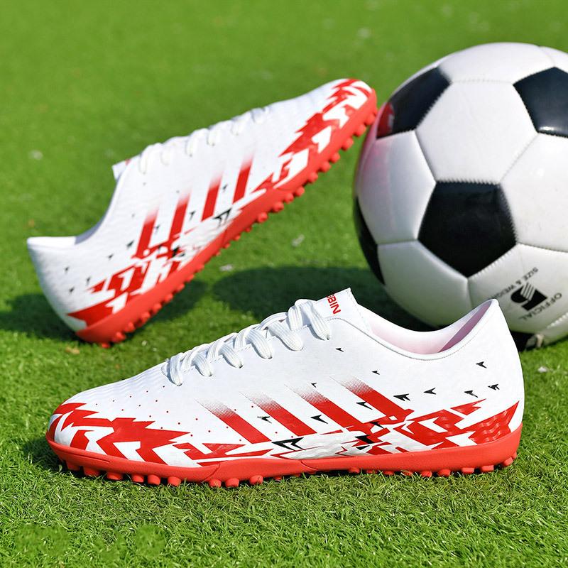 Large Size Low Top New Football Shoes 2025 Male and Female Adult Student Competition Training Shoes TF Broken Nail Football Shoes