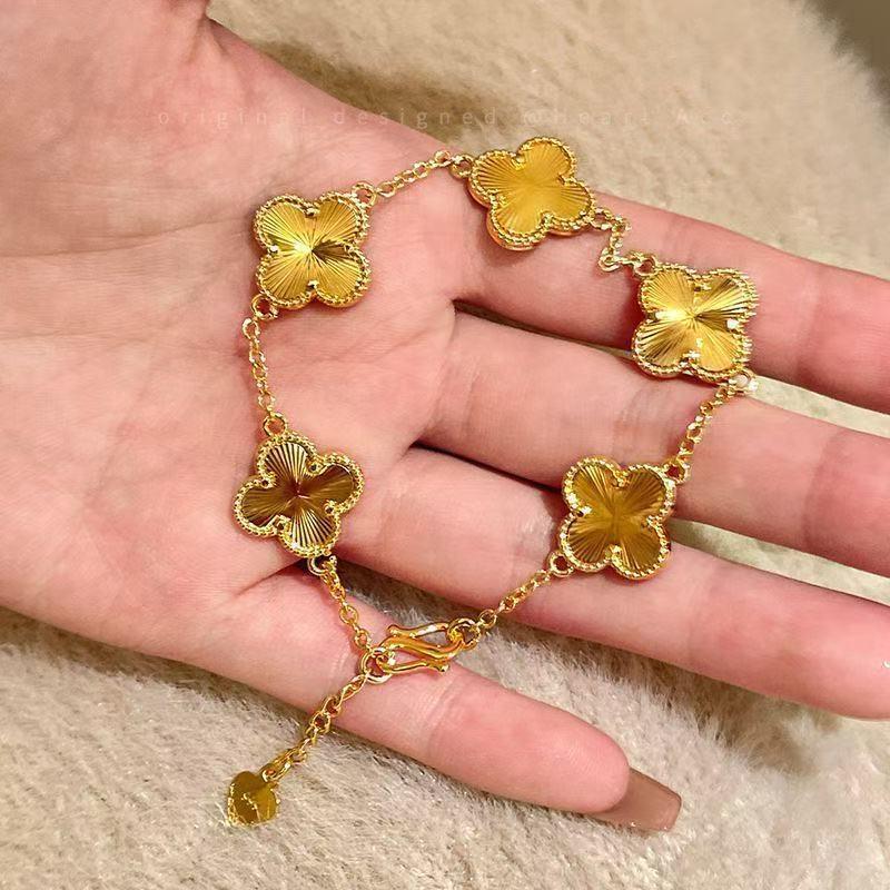 Элегантный браслет-тыква с четырехлистным клевером для женщин - Универсальный ювелирный аксессуар в стиле легкой роскоши золотой