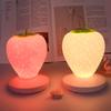 Lampada da comodino a LED creativa ricaricabile senza sfarfallio con luce notturna a fragola, decorazione da tavolo
