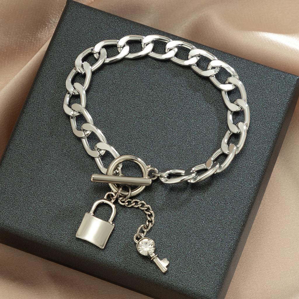 Hip Hop Sweet Cool Metal Love Necklace Women'S Fashion Diamond Set Lock Pendant Collarbone Chain Necklace