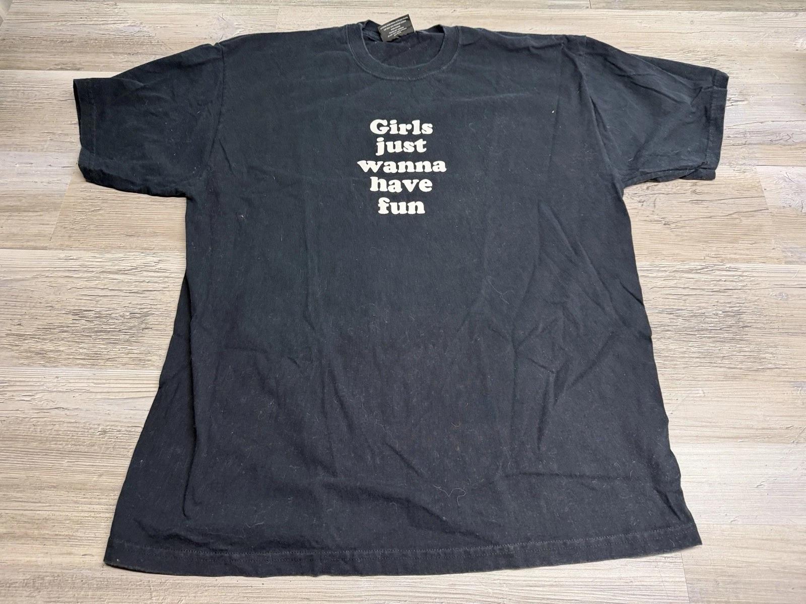 

Vintage Y2K Graphic T-Shirt Girls Just Wanna Have Fun Cyndi Lauper Lyrics Sz XL M