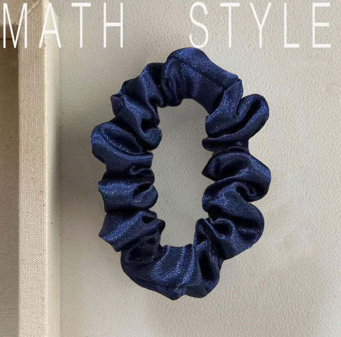 

Атласная эластичная резинка для волос: Простой, элегантный, высокоэластичный аксессуар для волос на все времена года. темно-синий