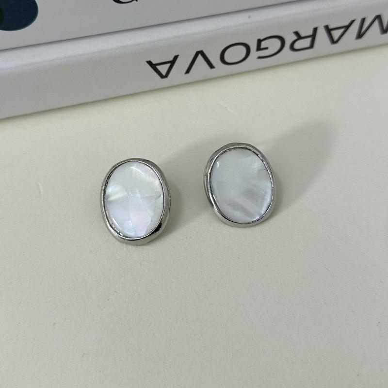 Niche Light Luxury High-end Pearlescent White Fritillary Pendant Plain Ring Collar Simple Temperament Choker Necklace Women