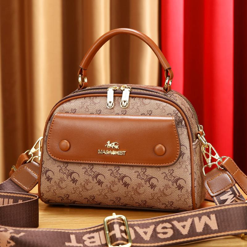 Bag women's simple fashion messenger 2025 new portable shoulder small square bag practical women's large capacity