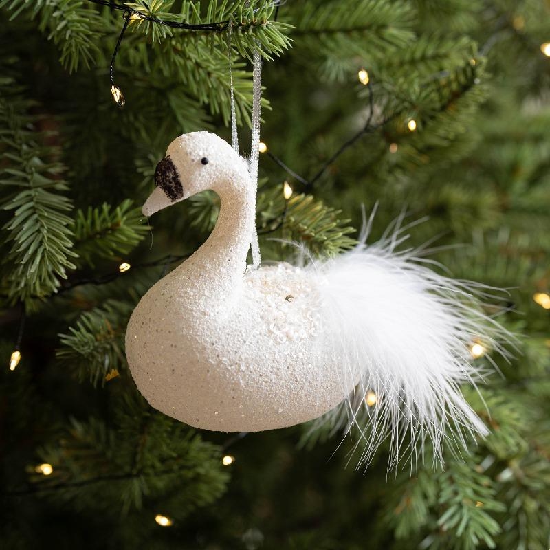 Elegant White Swan Christmas Tree Ornaments Realistic Feather Crafted Hanging Decor for Holiday Parties and Festive Home Decor