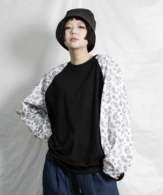 Deumakeu Paisley Raglan Sleeve Boxy Fit T-Shirt Black And White