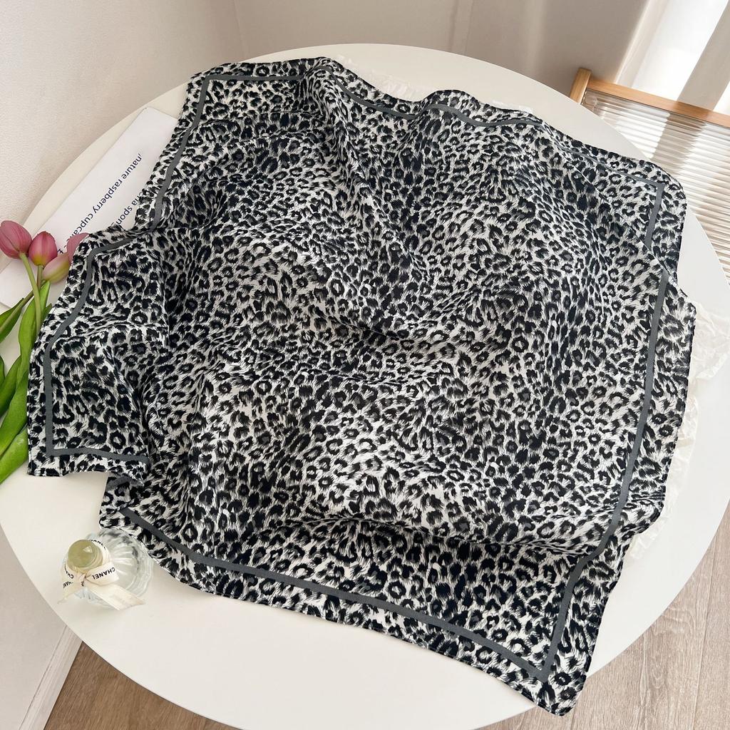 [Collection] Velvet Silk Scarves Women'S Versatile High-End Square Scarves Neck Scarves Spring And Autumn Retro