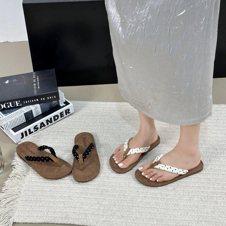Niche flat flip-flops women's summer new fashion polka dot travel beach shoes non-slip pinch feet cool slippers