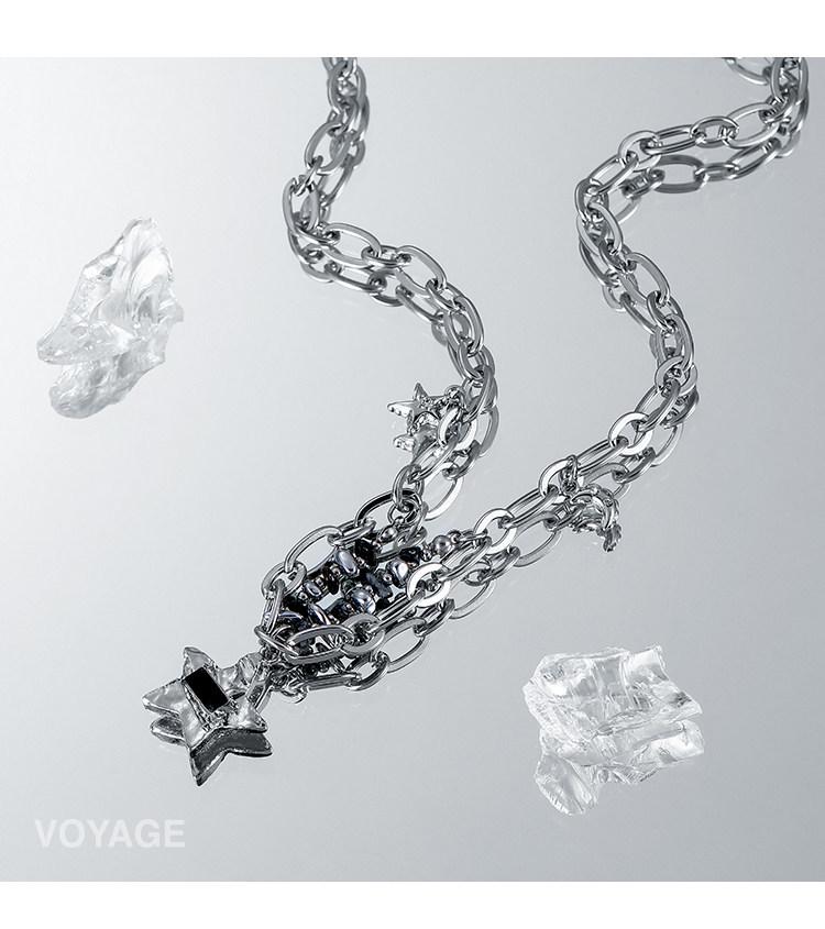 Niche Star Pendant Necklace for Girls: Elegant Clavicle Chain with a High-End, Luxurious Design