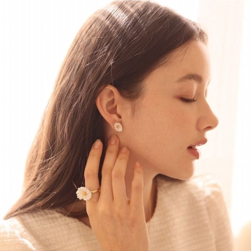 Dana Burton English Mini Daisy Earrings