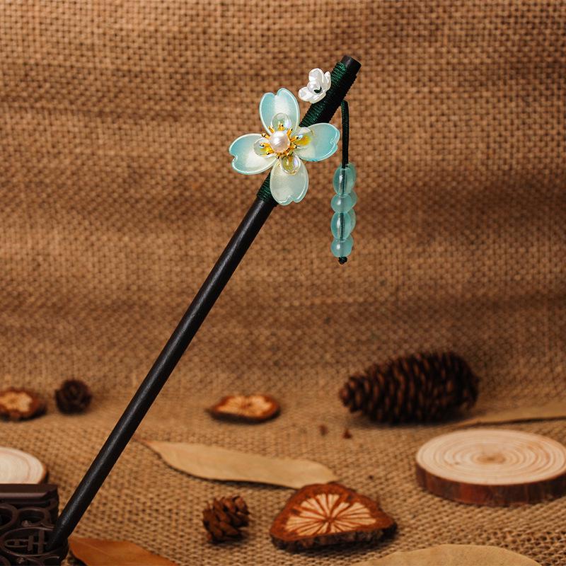 Vintage-Style Ebony Imitation Hairpin with Tassels and Wooden Step-Shaking Design for Hanfu and Ancient Costume Accessories