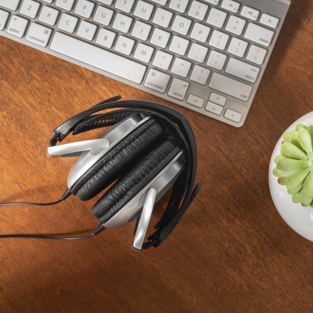 Koss UR40 Lightweight Stereo Headphones for MP3 and Smartphone Silver Over-Ear iPod, iPhone, - [item]