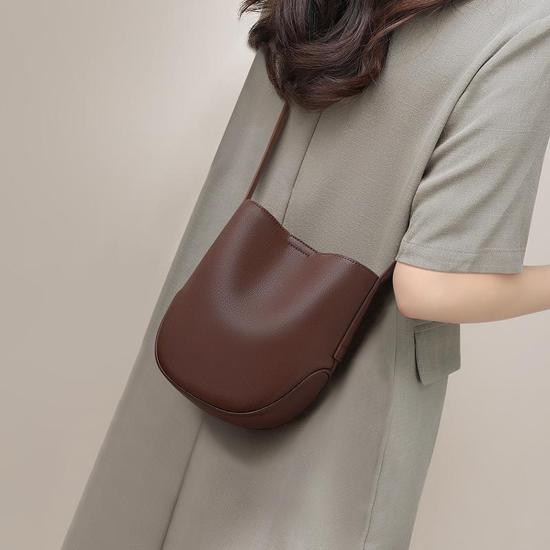

Mobile phone bag women s new women s bag summer fashion leather shoulder messenger bag small bag commuter bucket bag