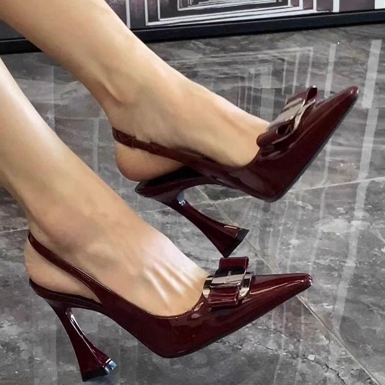 Metal decoration one-line hollow sexy toe toe sandals for women 2025 summer new soft-soled temperament pointed high heels