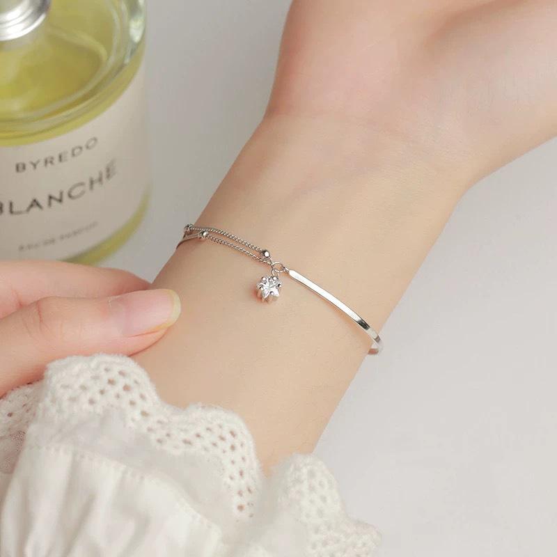

INS Light Luxury Japanese and Korean Diamond Flash Bracelet - Unique Half Bangle Style for Women