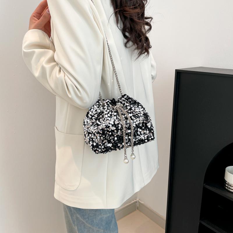 2025 New Korean Version Fashion Hand Sequined Bucket Bag Versatile Hand Shoulder Messenger Bag Dinner Bag Women's Wholesale