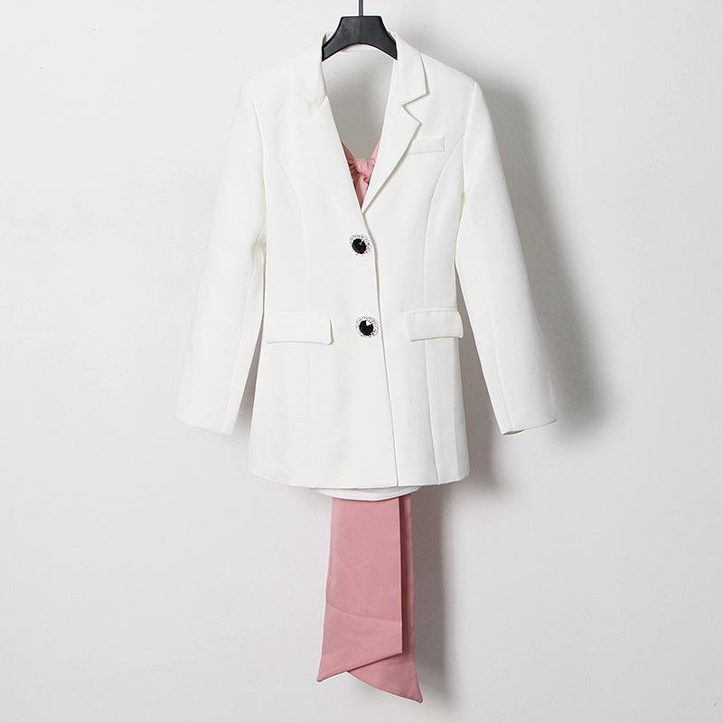 

Элегантная осенняя куртка в стиле светской львицы 2025 с завязкой-бабочкой и приталенным силуэтом L белый