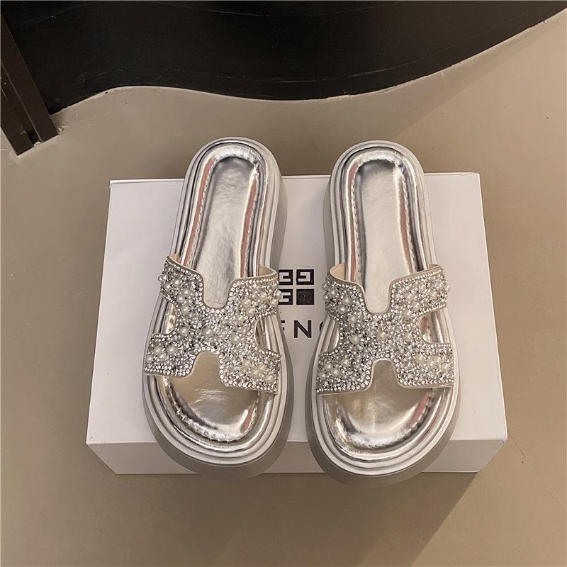 

Красивые шлепанцы на толстой подошве со стразами, женская летняя обувь 2025, новый сказочный стиль с юбкой, пляжные шлепанцы на одной перемычке 40 серебряный