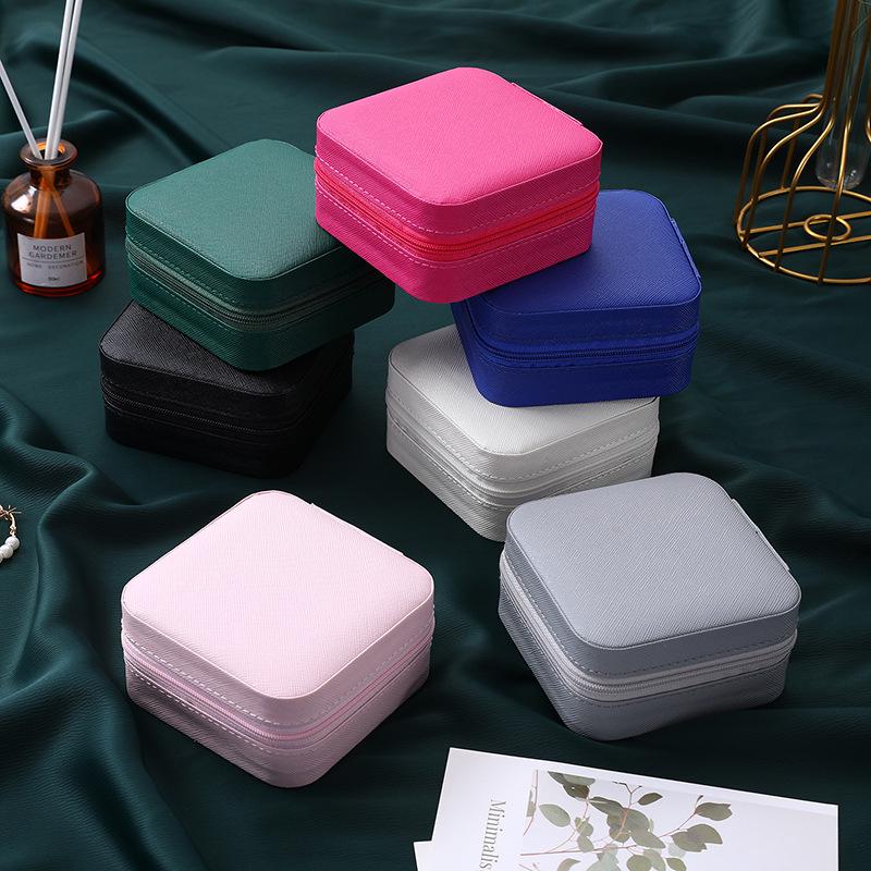 Caja de Joyería de Viaje Portátil para Pendientes, Anillos y Collares - Solución de Almacenamiento Moderna y Compacta