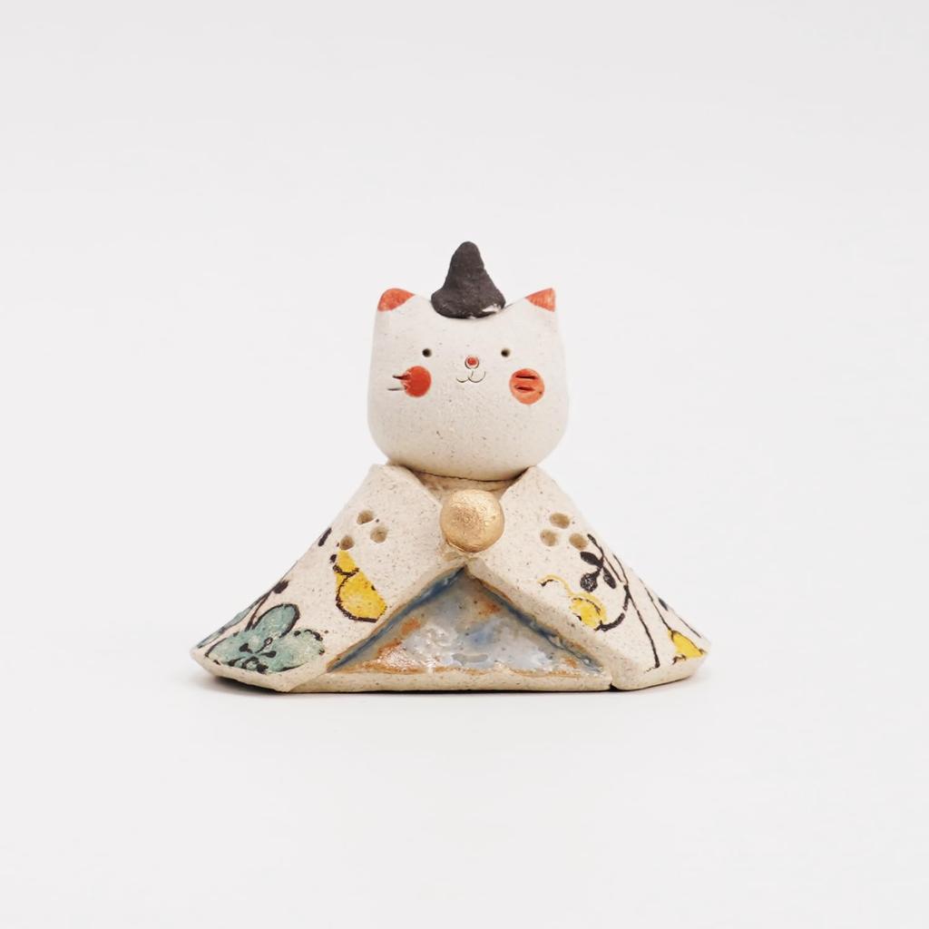 Fukubeya Seto Ware Hina Dolls, Peach Blossom Design, Cat Hina Dolls, with Stand and Screen, Modern and Cute, Perfect for Gifts (Cat)