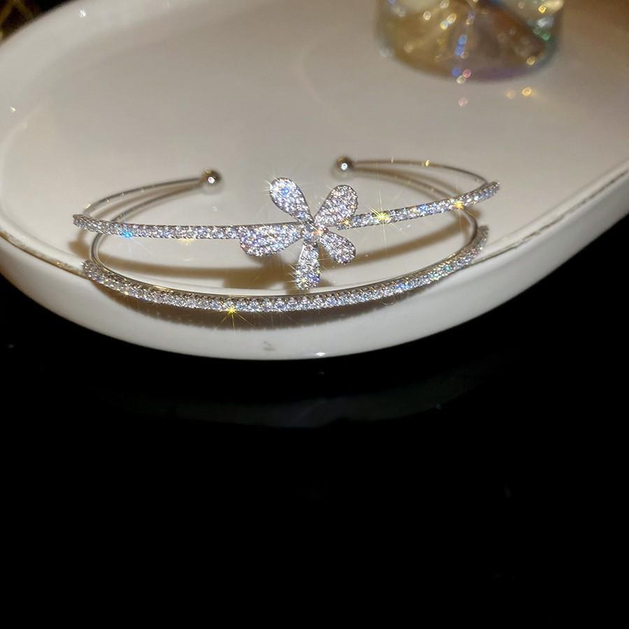 Zarif Çok Katmanlı İnci ve Rhinestone Esnek Bileklik: Zarif Üst Düzey Moda Takıları