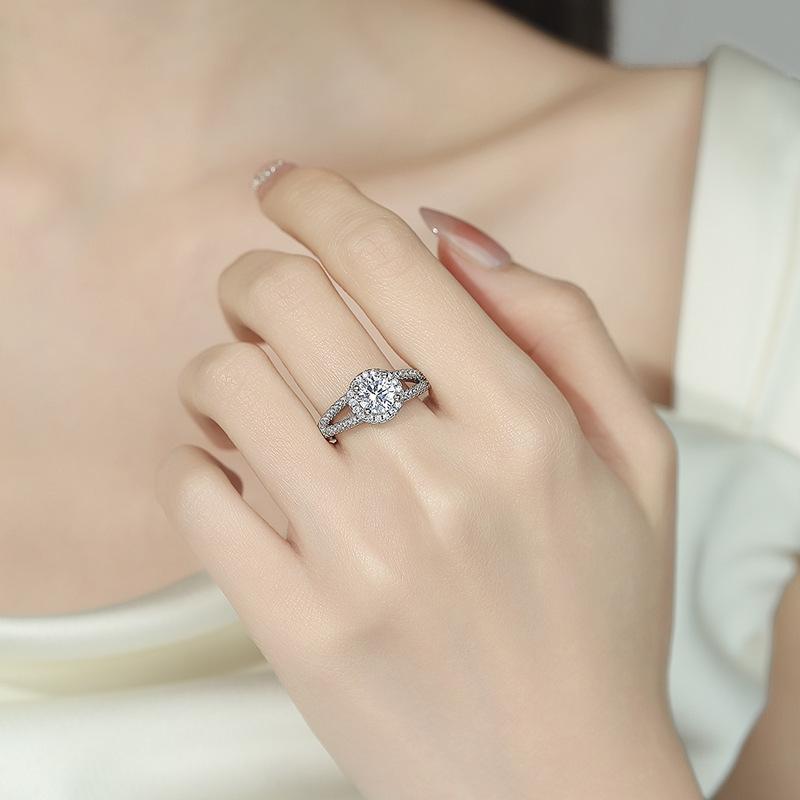 Luxury Round Zirconia Pave Ring: Shiny, Versatile European-American Fashion Jewelry for Women